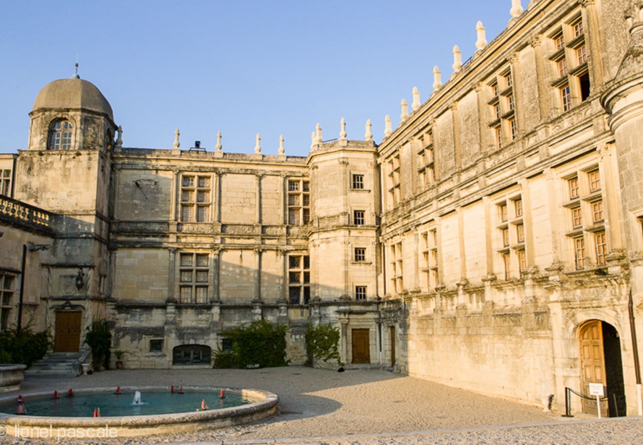 Huis in Chantemerle-lès-Grignan -  Cipressen bij de kerk, charmant dorpshuis 