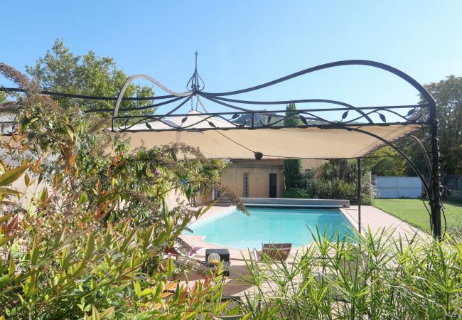 Huis in Saint-Paul-Trois-Châteaux - La Maison de Madeleine, met tuin en privézwembad