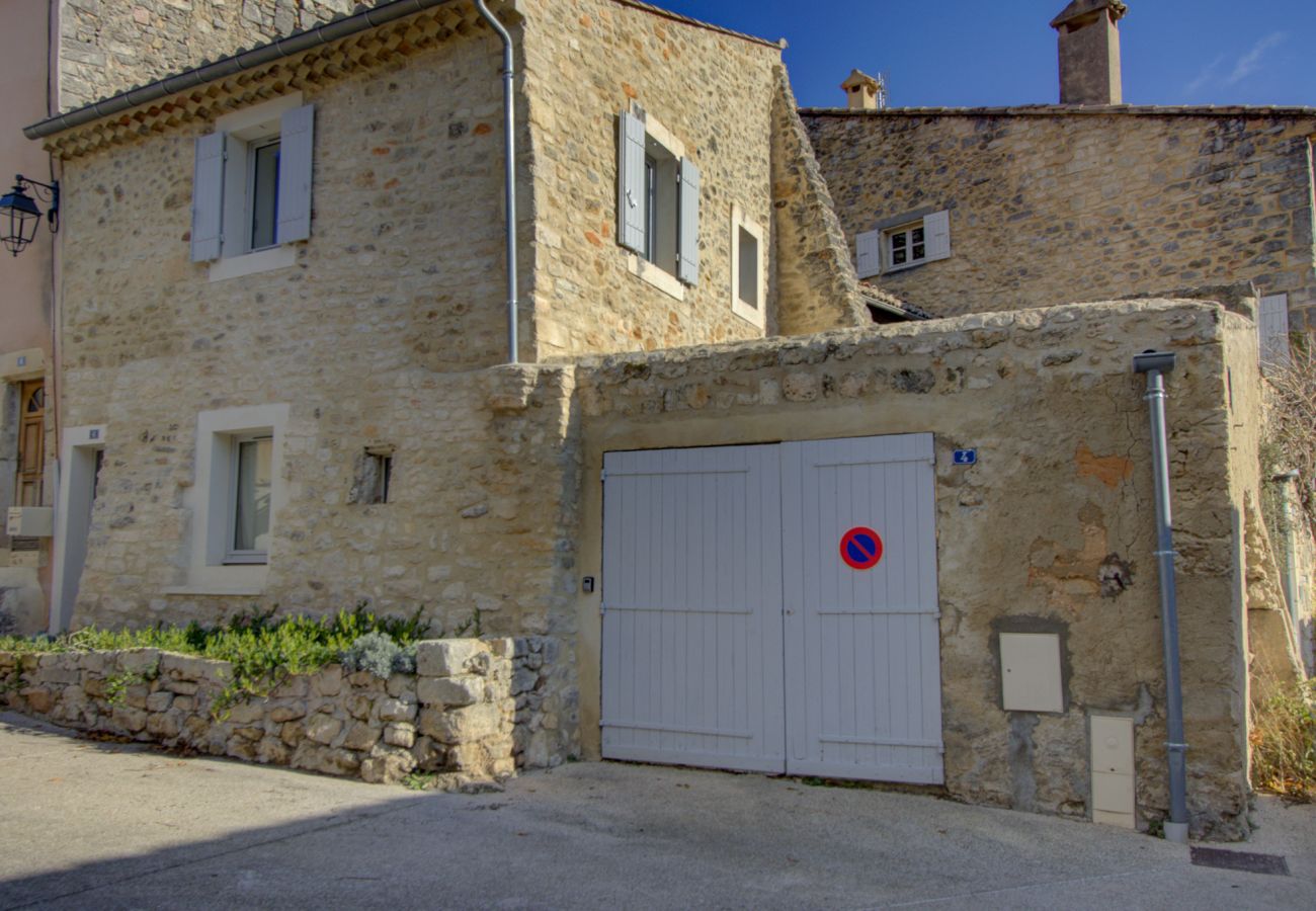 Huis in Saint-Paul-Trois-Châteaux - Gerenoveerd Dorpshuis met Binnenplaats – In het Hart van Saint-Paul-Trois-Châteaux