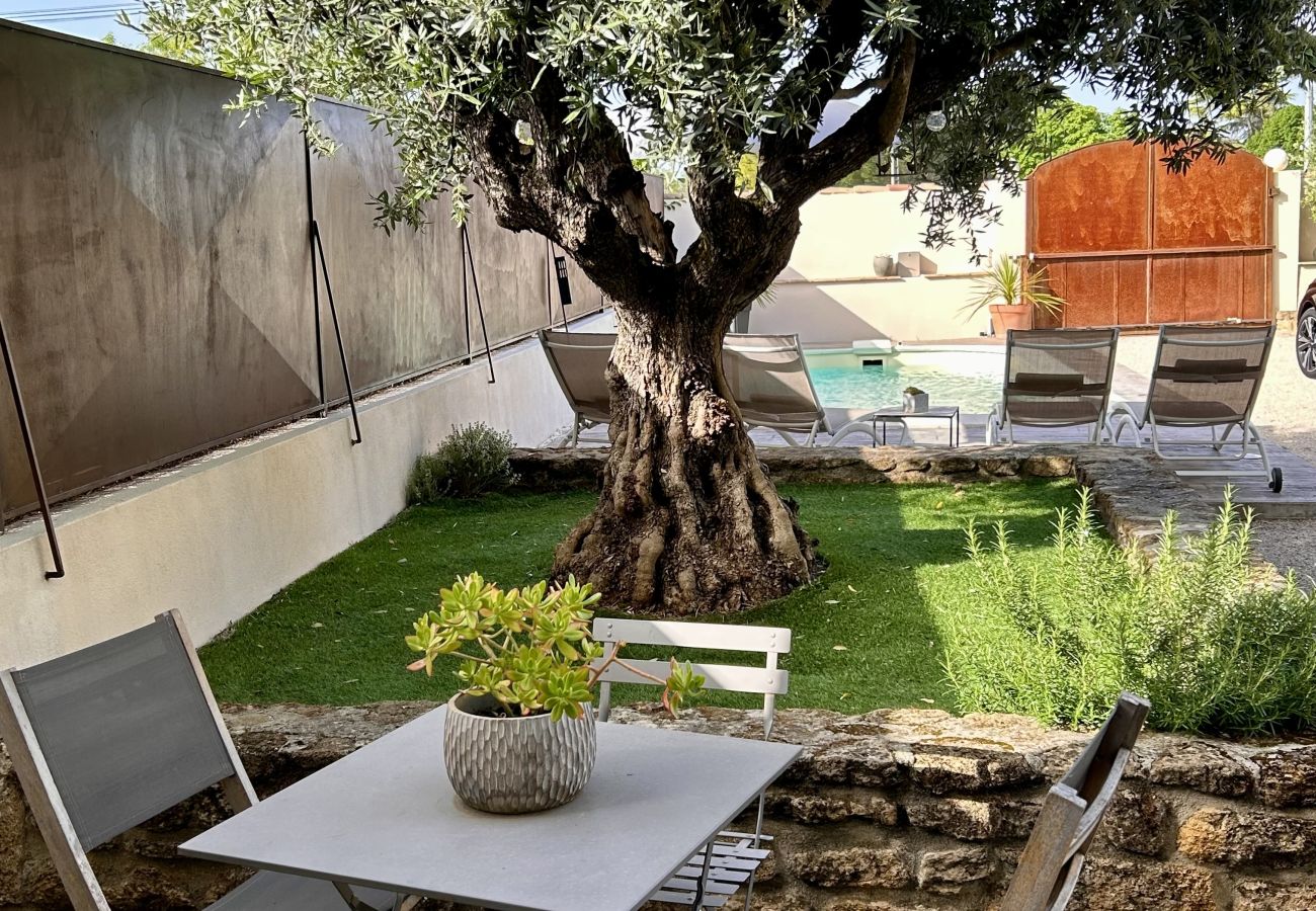 House in Suze-la-Rousse - village house with garden and private pool, air conditioning