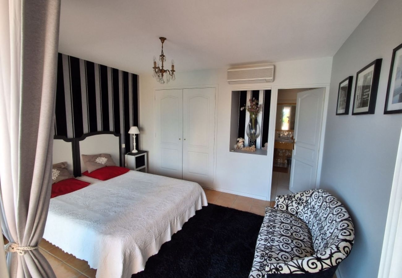 Villa in Rochegude - Family villa with swimming pool and garden in Drôme Provençale