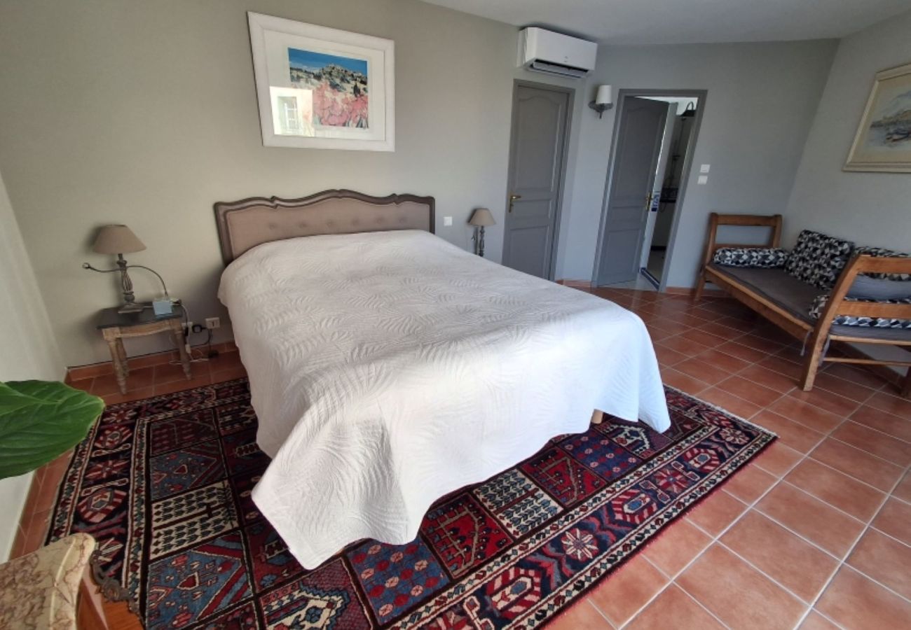 Villa in Rochegude - Family villa with swimming pool and garden in Drôme Provençale