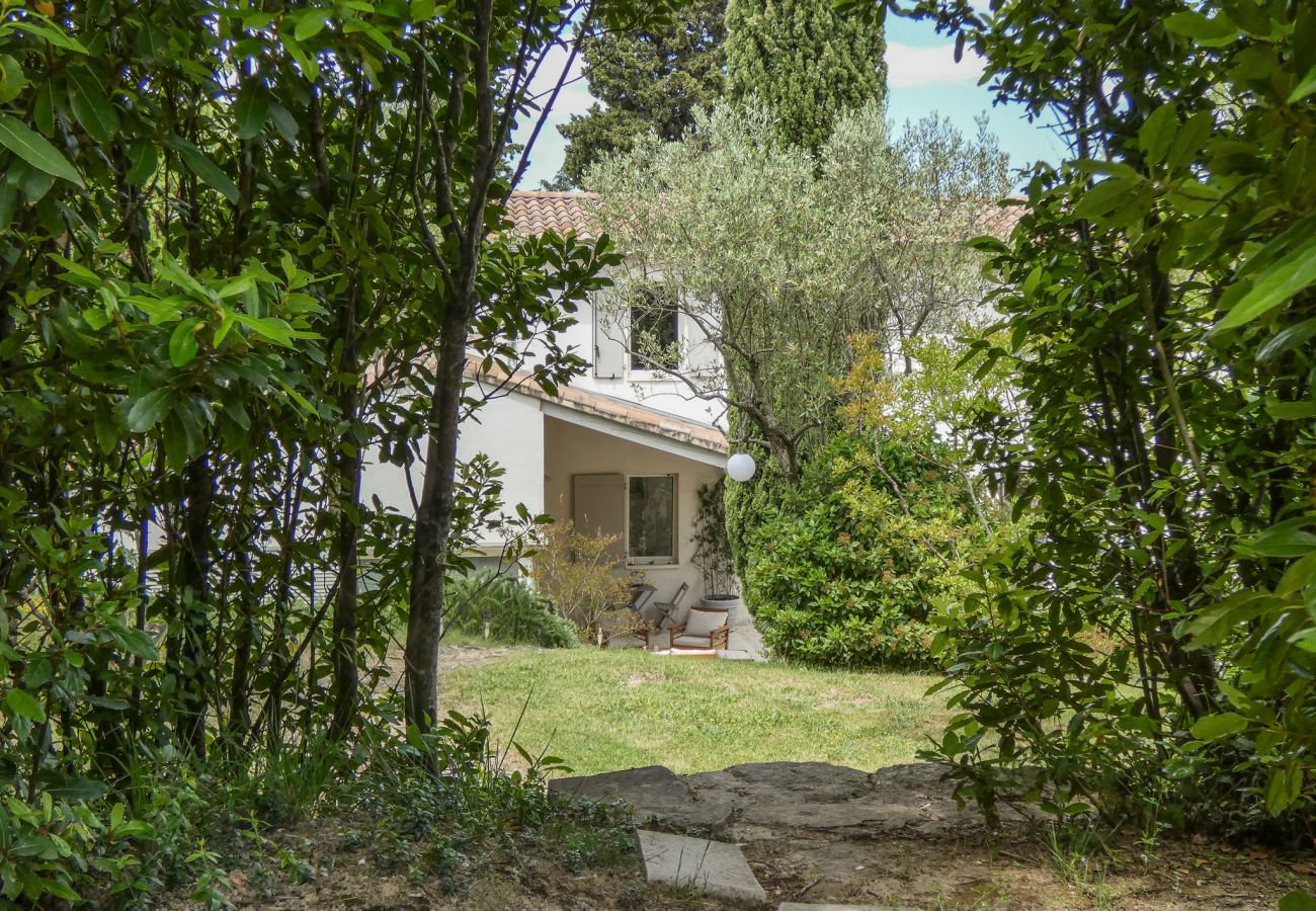 Villa in La Garde-Adhémar - Le Mas de la Toulissière, swimming pool and garden in Drôme Provençale