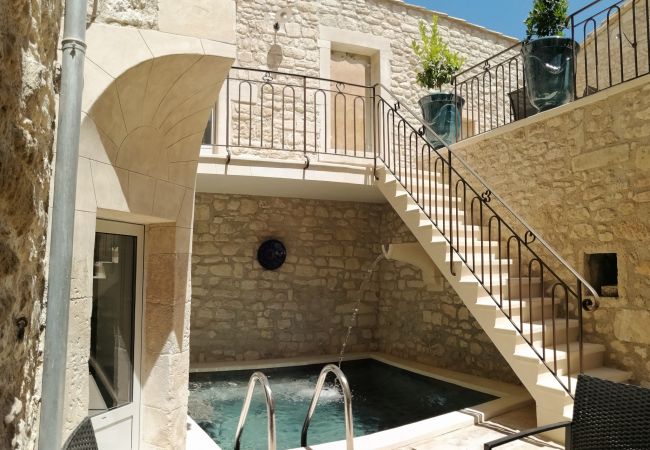  in Saint-Restitut - Maison de village, avec piscine, Saint-Restitut