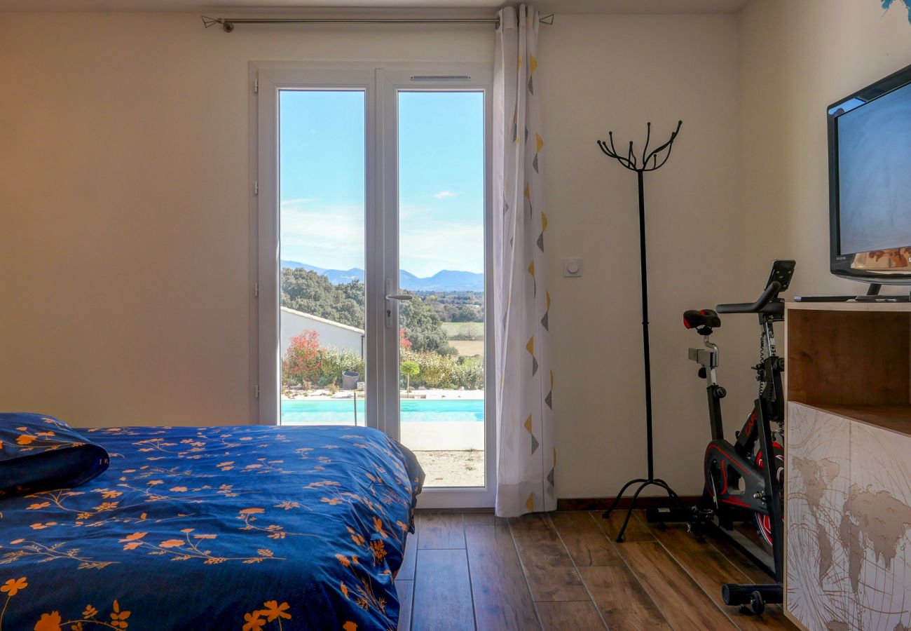 Villa in Colonzelle - The Villa with garden, heated swimming pool & view of the Ventoux - Colonzelle