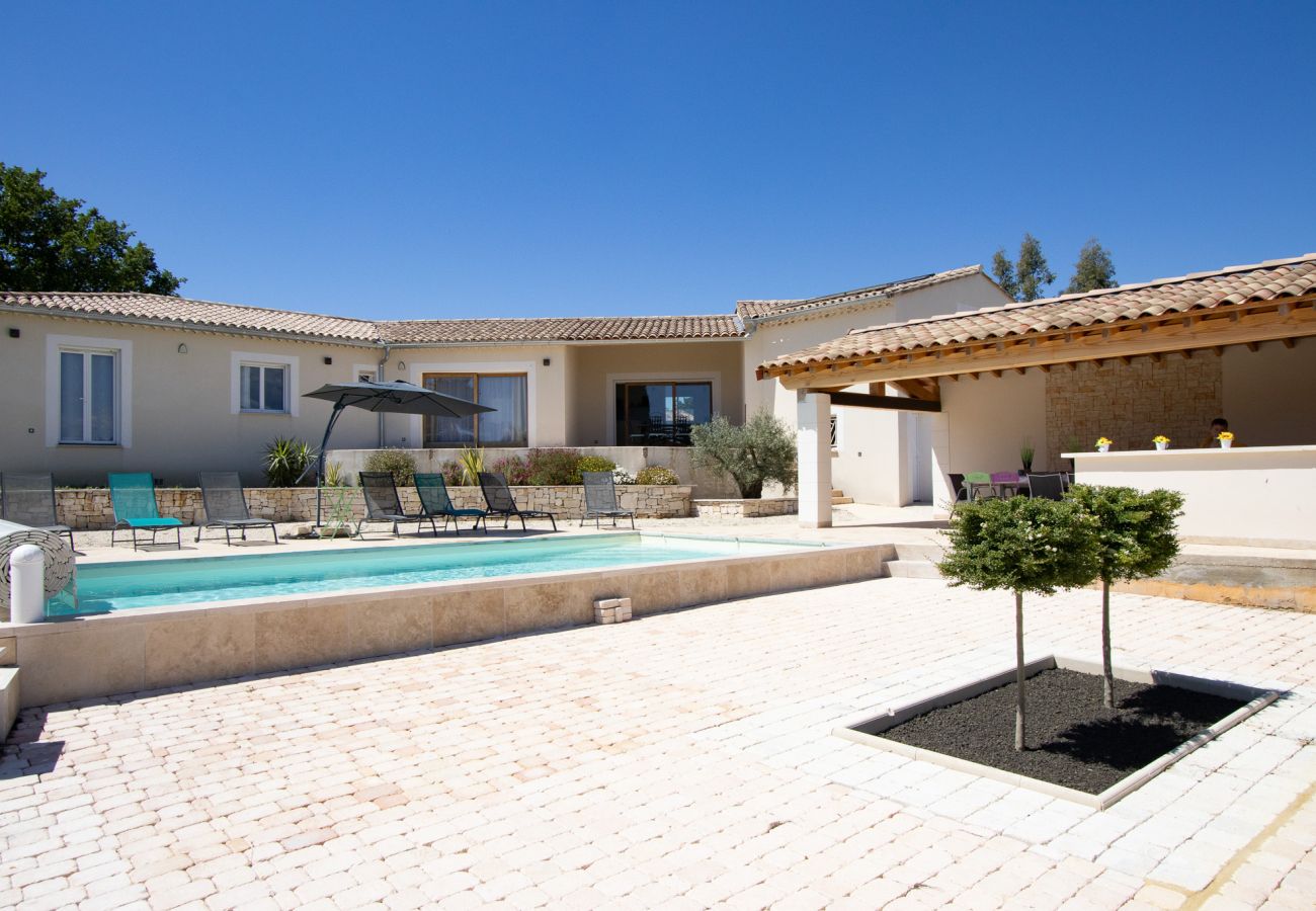 Villa in Colonzelle - The Villa with garden, heated swimming pool & view of the Ventoux - Colonzelle