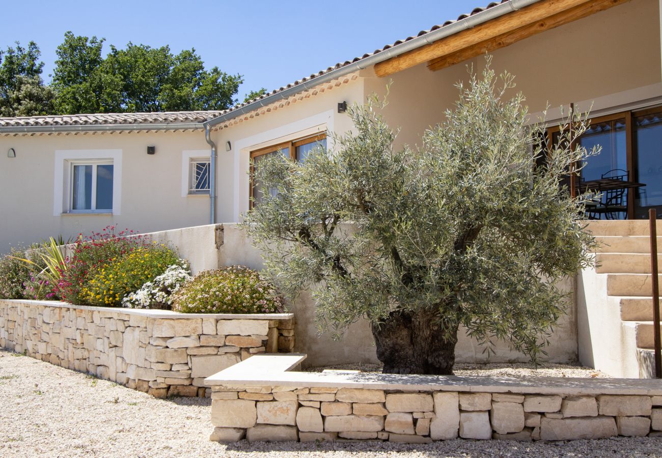 Villa in Colonzelle - The Villa with garden, heated swimming pool & view of the Ventoux - Colonzelle