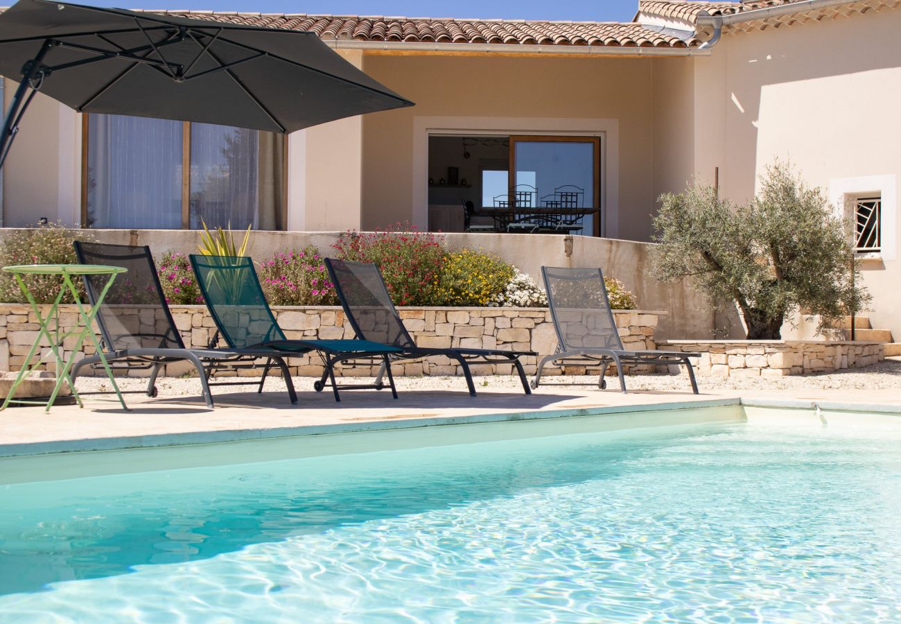 Villa in Colonzelle - The Villa with garden, heated swimming pool & view of the Ventoux - Colonzelle