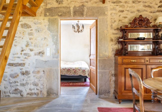 House in Saint-Restitut - les Marcellines, character property with heated swimming pool and views House in Saint-Restitut - les Marcellines, character property with heated swimming pool and views