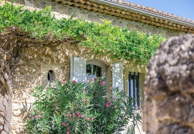 House in Saint-Restitut - les Marcellines, character property with heated swimming pool and views House in Saint-Restitut - les Marcellines, character property with heated swimming pool and views