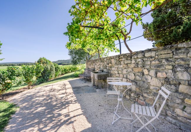 House in Saint-Restitut - les Marcellines, character property with heated swimming pool and views House in Saint-Restitut - les Marcellines, character property with heated swimming pool and views