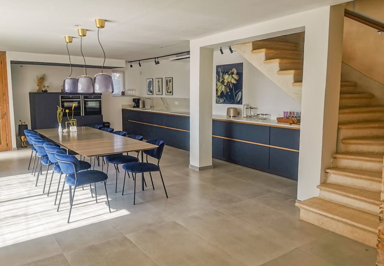 Townhouse in Tulette - La Maison de Laétitia, a private swimming pool and garden