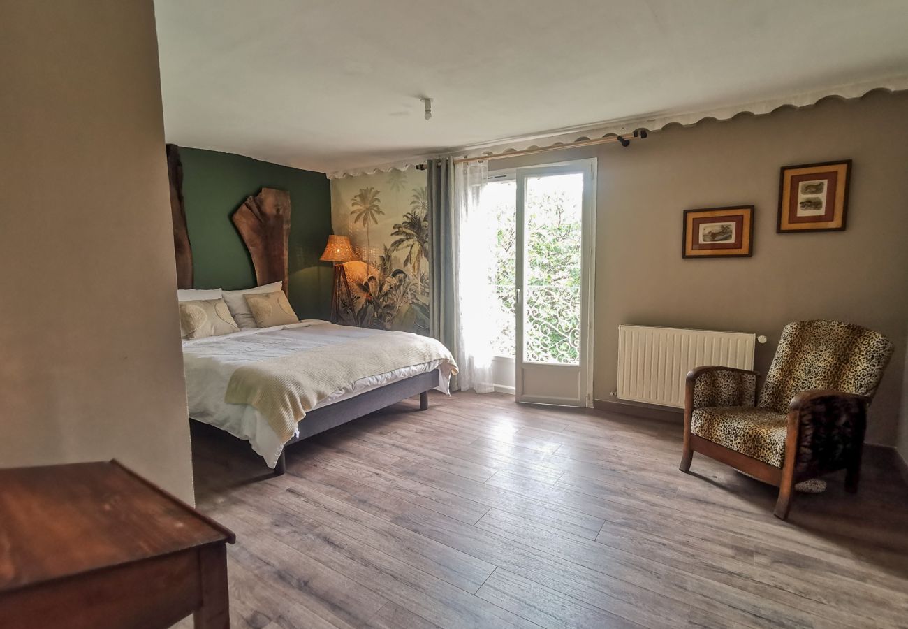 Townhouse in Tulette - La Maison de Laétitia, a private swimming pool and garden