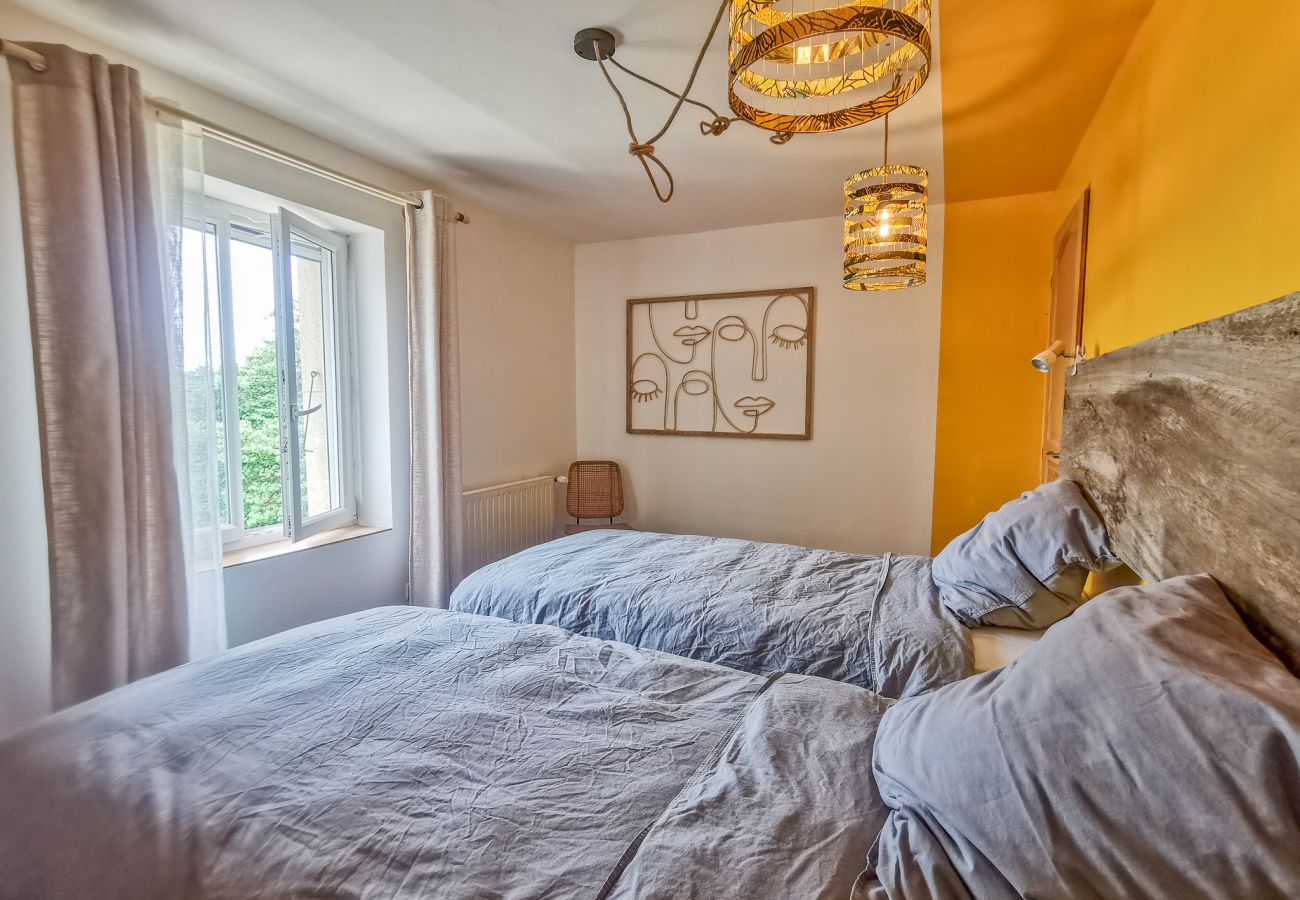 Townhouse in Tulette - La Maison de Laétitia, a private swimming pool and garden