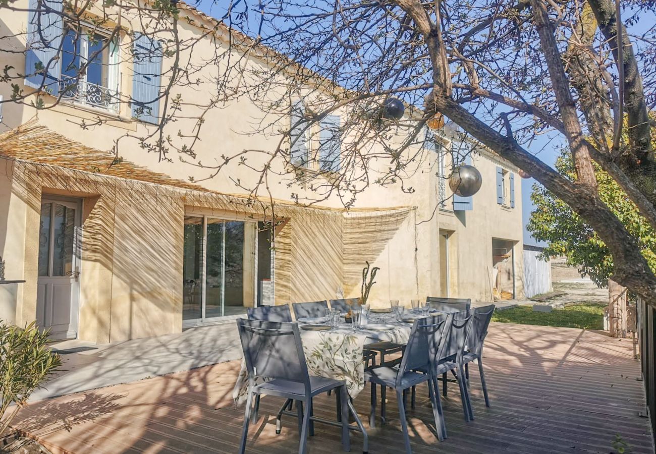 Townhouse in Tulette - La Maison de Laétitia, a private swimming pool and garden