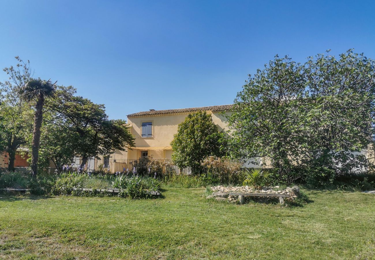 Townhouse in Tulette - La Maison de Laétitia, a private swimming pool and garden