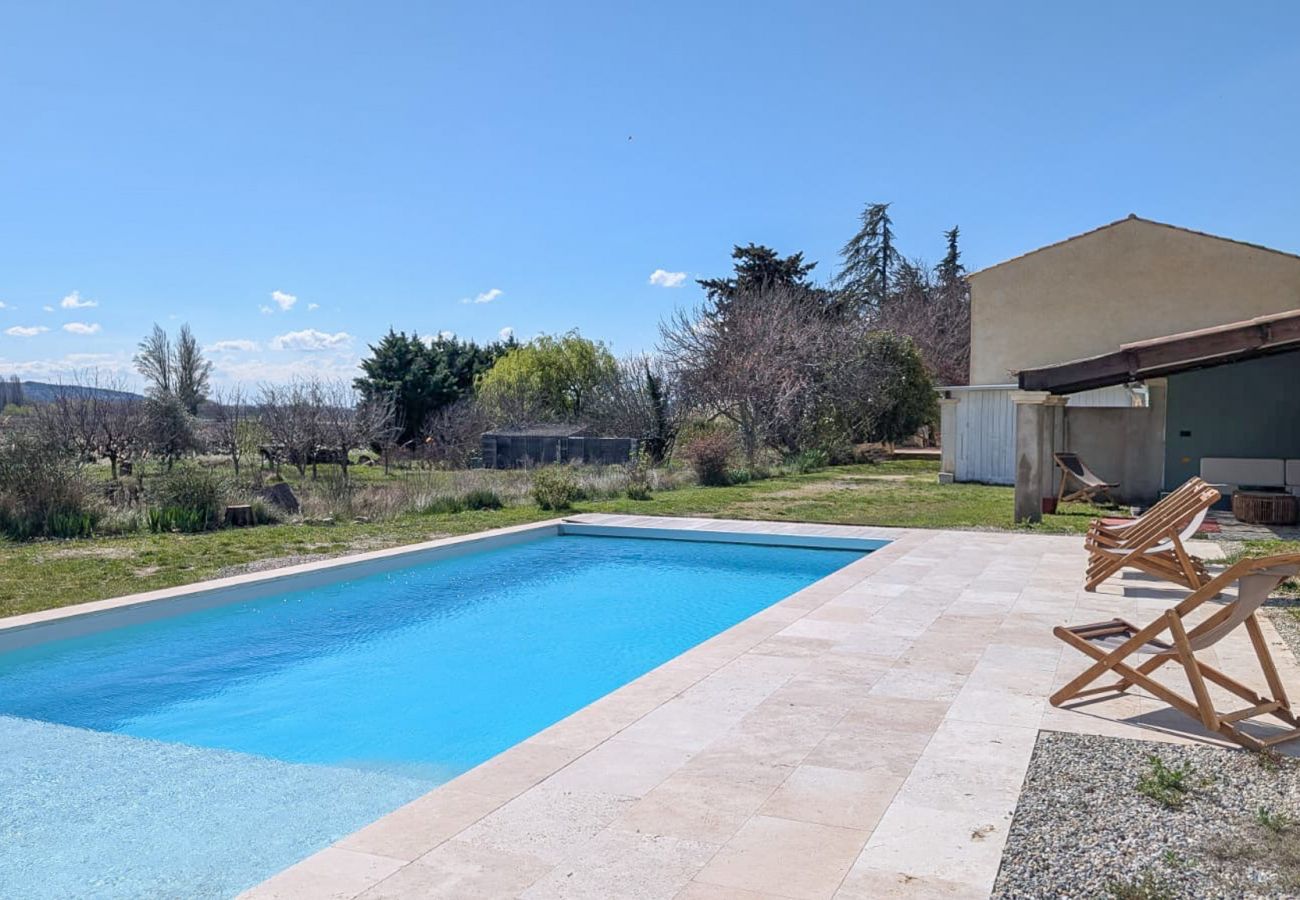 Townhouse in Tulette - La Maison de Laétitia, a private swimming pool and garden