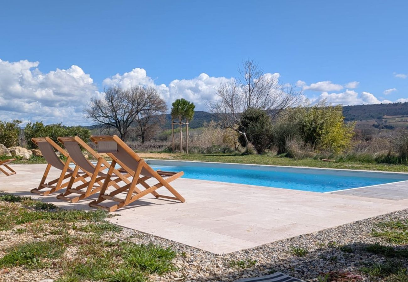 Townhouse in Tulette - La Maison de Laétitia, a private swimming pool and garden
