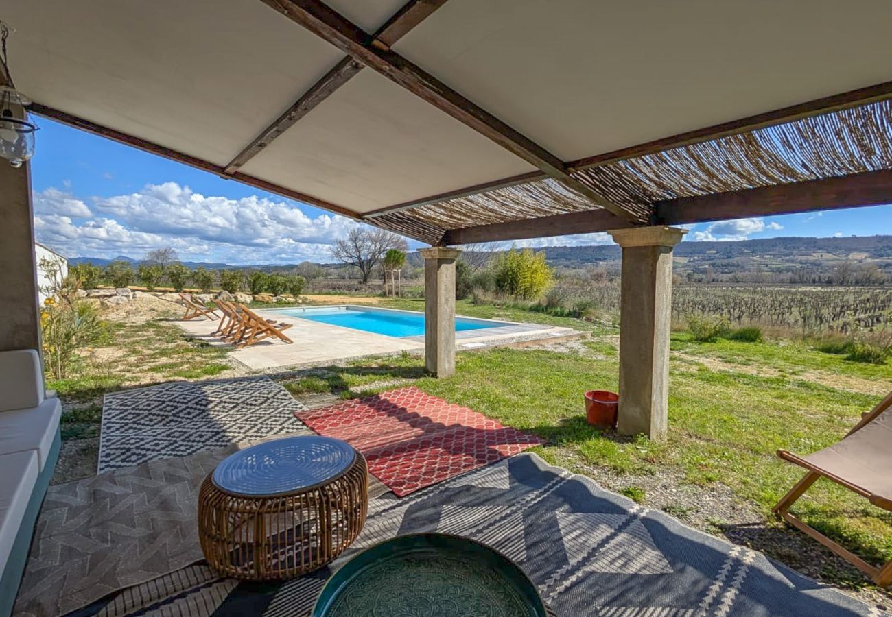 Townhouse in Tulette - La Maison de Laétitia, a private swimming pool and garden