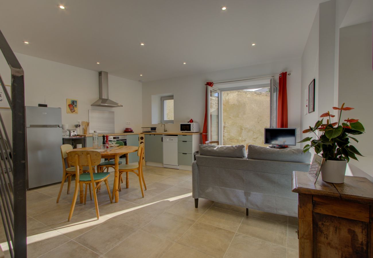 House in Saint-Paul-Trois-Châteaux - Renovated Village House with Courtyard – Heart of Saint-Paul-Trois-Châteaux