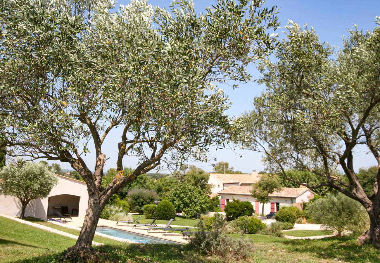 Maison à Rochegude - Mas à louer, piscine privée, terrain de pétanque