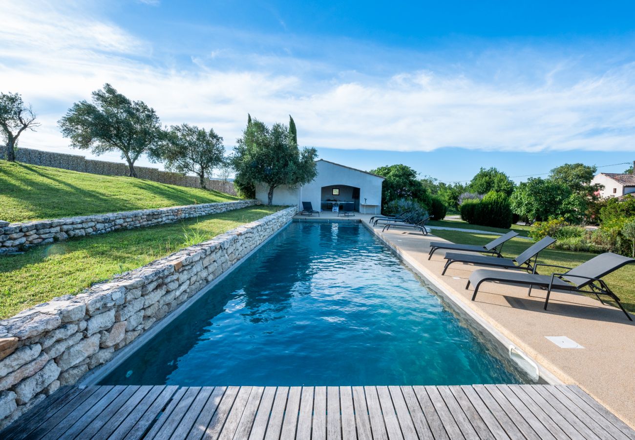 Maison à Rochegude - Mas à louer, piscine privée, terrain de pétanque