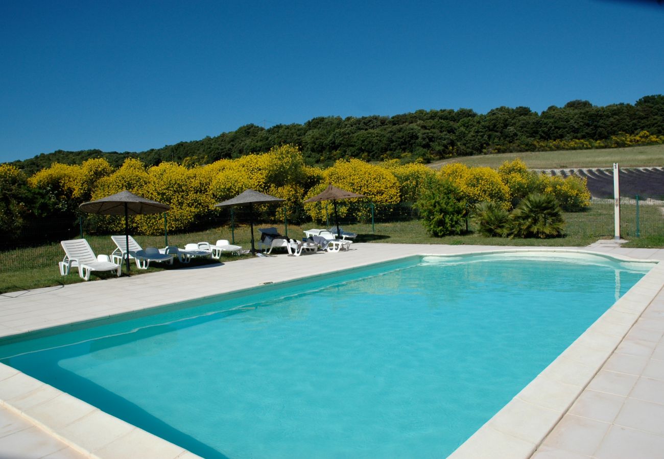 Gîte à louer, à Clansayes, en Drôme Provençale, avec piscine 