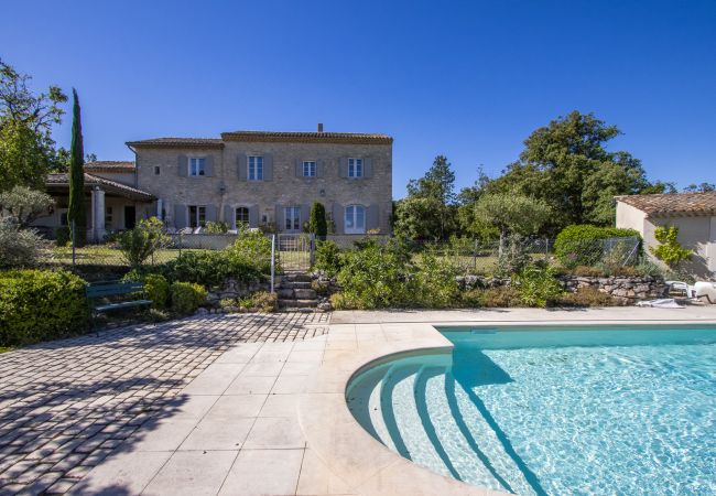  à Saint-Restitut - Mas Provençal en pierre avec vue Panoramique & Piscine- Saint-Restitut