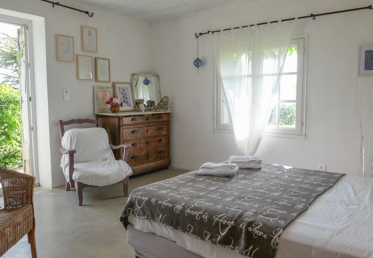 Maison à La Garde-Adhémar - Le Mas des Rochettes, piscine privée, au calme, La Garde Adhémar