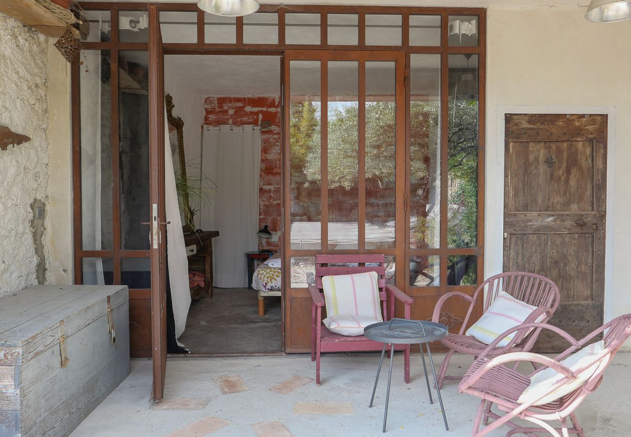 Maison à La Garde-Adhémar - Le Mas des Rochettes, piscine privée, au calme, La Garde Adhémar