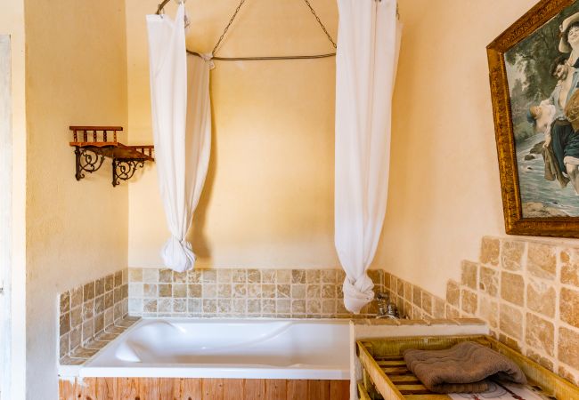 Maison à Clansayes - Côté Sud, gîte de charme en pierres avec piscine privée, en Drôme Maison à Clansayes - Côté Sud, gîte de charme en pierres avec piscine privée, en Drôme