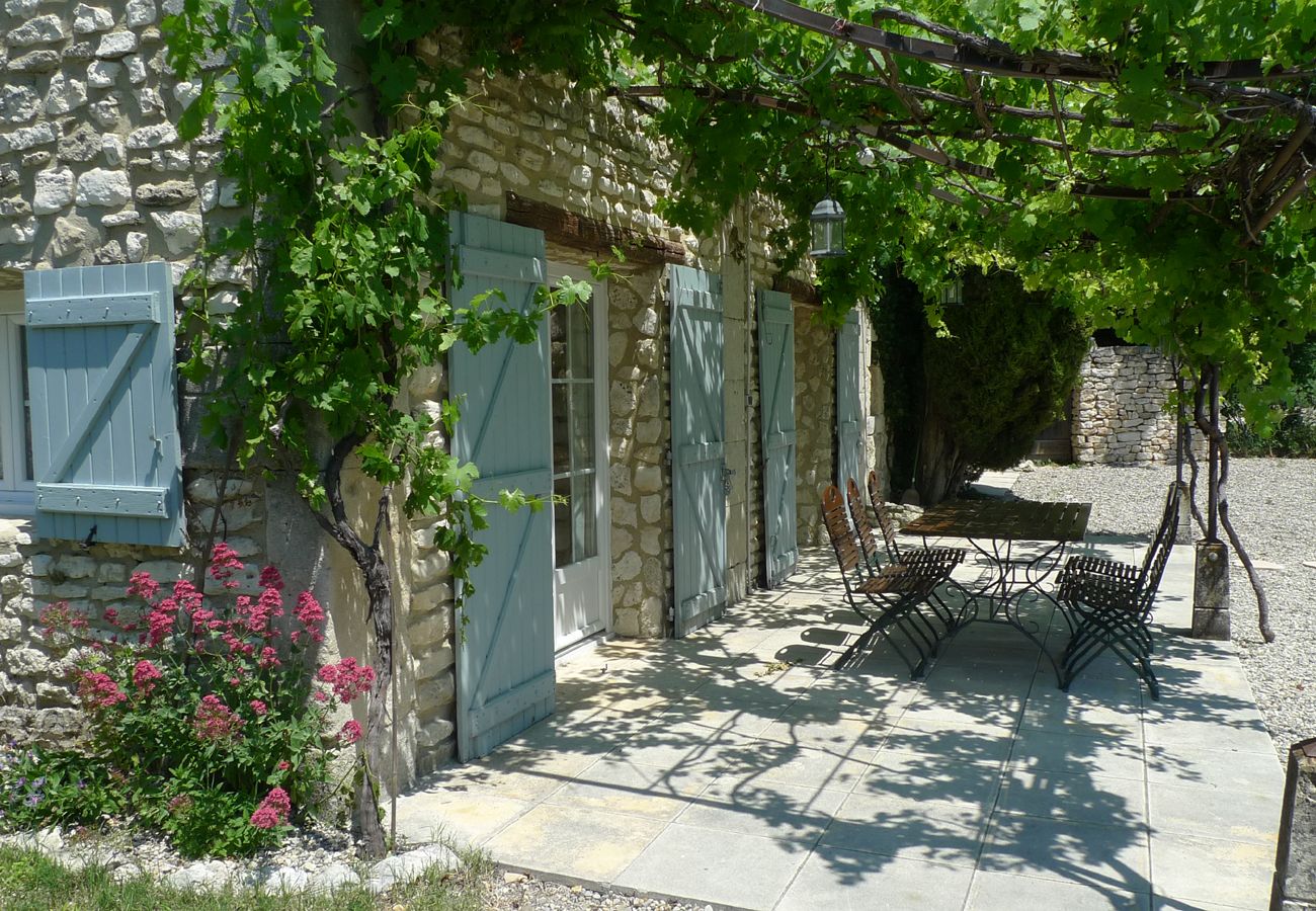 Maison à Clansayes - Côté Sud, gîte avec piscine chauffée, en Drôme