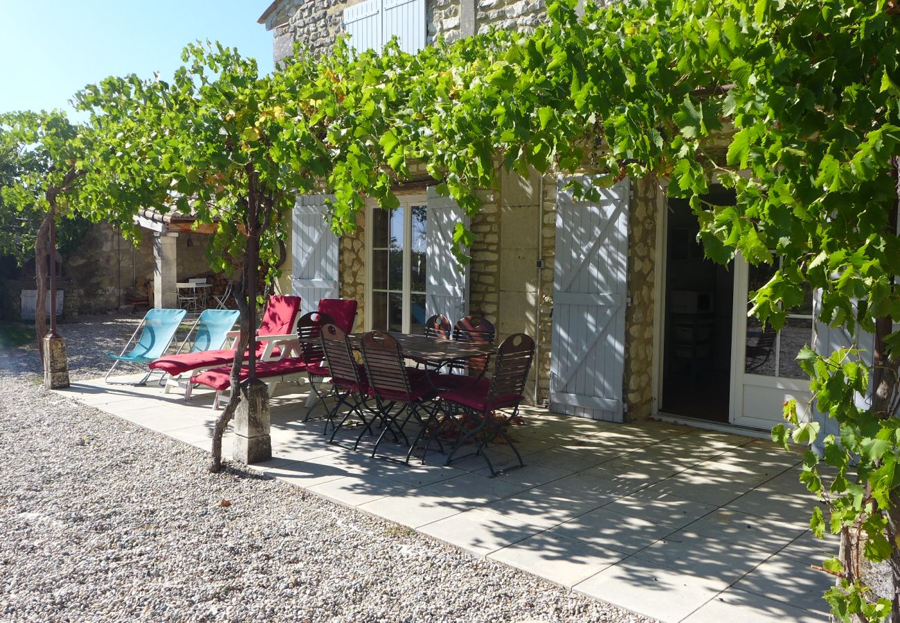 Maison à Clansayes - Côté Sud, gîte avec piscine chauffée, en Drôme