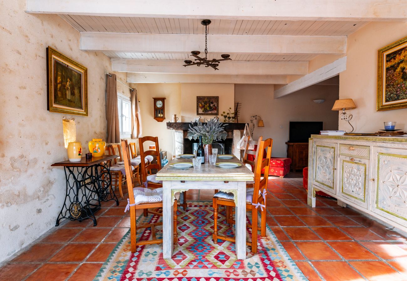 Maison à Clansayes - Côté Sud, gîte avec piscine chauffée, en Drôme