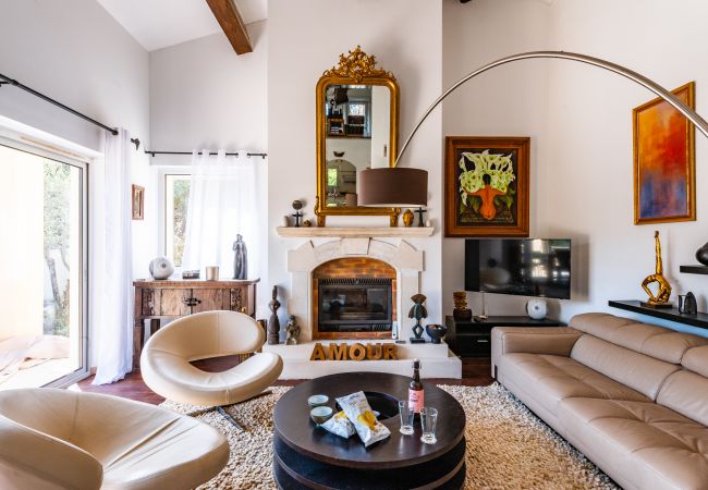 Villa à Clansayes - La Villa des Amoureux, charme en Drôme Provençale, avec piscine sécurisée Villa à Clansayes - La Villa des Amoureux, charme en Drôme Provençale, avec piscine sécurisée