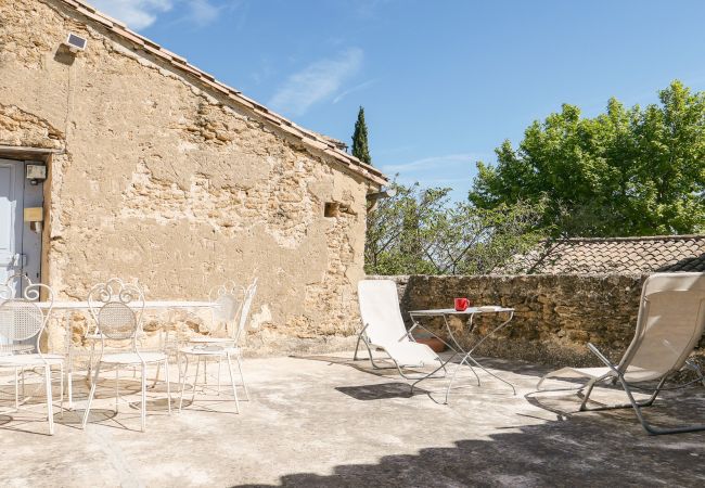 Maison à Rochegude - Maison de Village, authenticité, charme avec piscine privée Maison à Rochegude - Maison de Village, authenticité, charme avec piscine privée