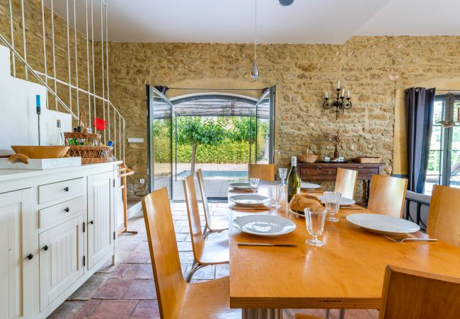 Maison à Bouchet - Mas de village, jardin clos et piscine privée en Drôme