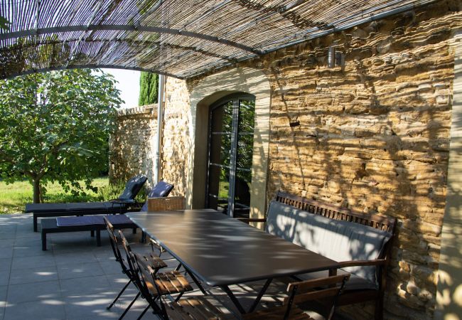 Maison à Bouchet - Mas de village, jardin clos et piscine privée en Drôme