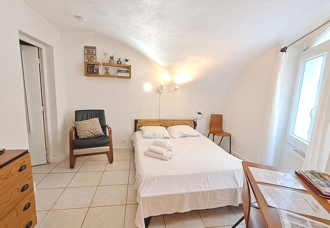 Studio à Saint-Paul-Trois-Châteaux - Studio à louer à Saint-Paul-Trois-Châteaux – cœur de village, Drôme Provençale