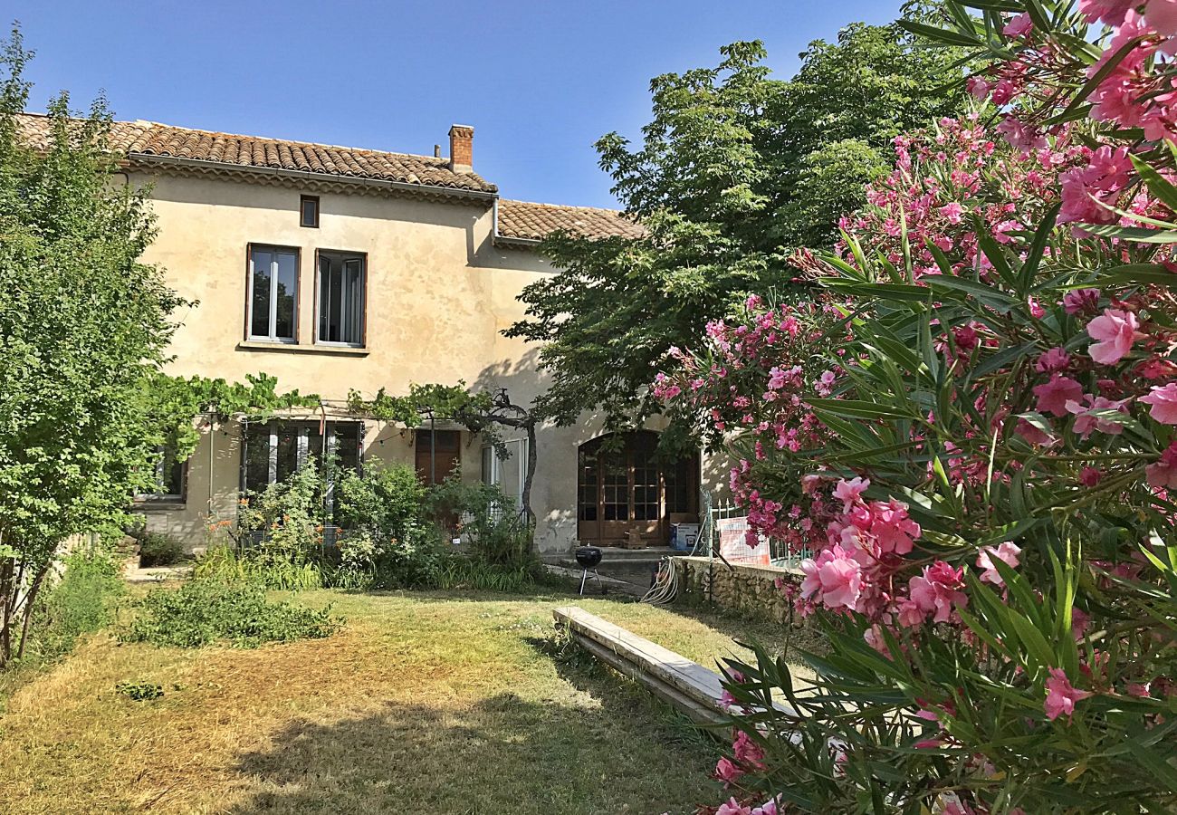 Maison à Rochegude - Le Clos de l'apparent, maison de charme, avec piscine en Drôme