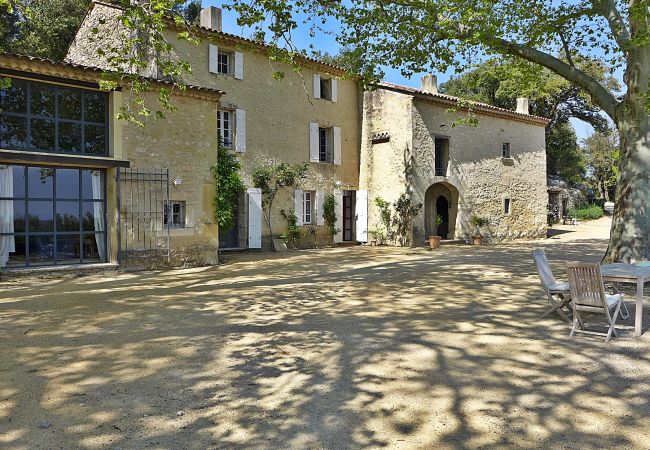 Maison à Saint-Restitut - 13- Mas Provençal avec vue dégagée sur le Ventoux Maison à Saint-Restitut - 13- Mas Provençal avec vue dégagée sur le Ventoux