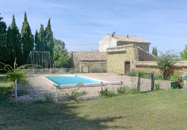  à Rochegude -  Maison avec piscine, en plein cœur du village de Rochegude