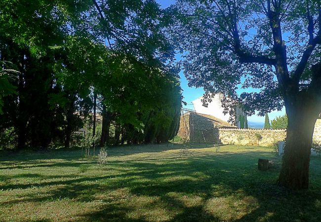 Maison à Rochegude -  Maison avec piscine, en plein cœur du village de Rochegude