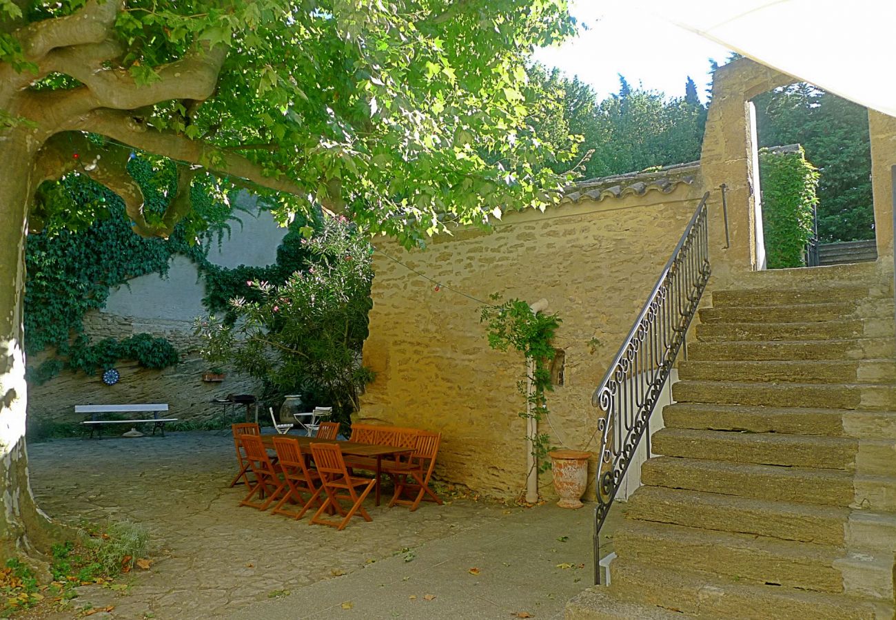 Maison à Rochegude -  Maison avec piscine, en plein cœur du village de Rochegude