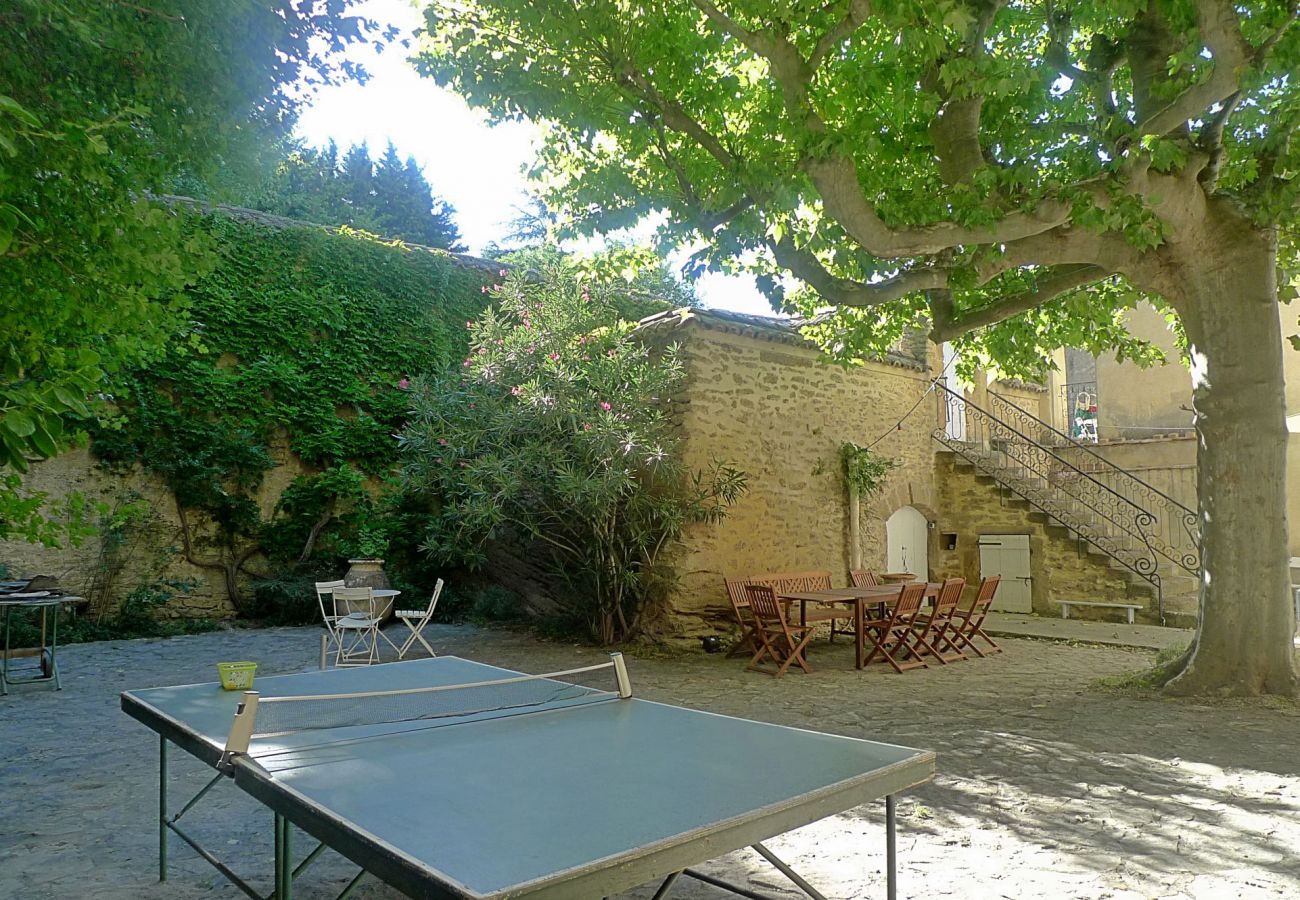 Maison à Rochegude -  Maison avec piscine, en plein cœur du village de Rochegude