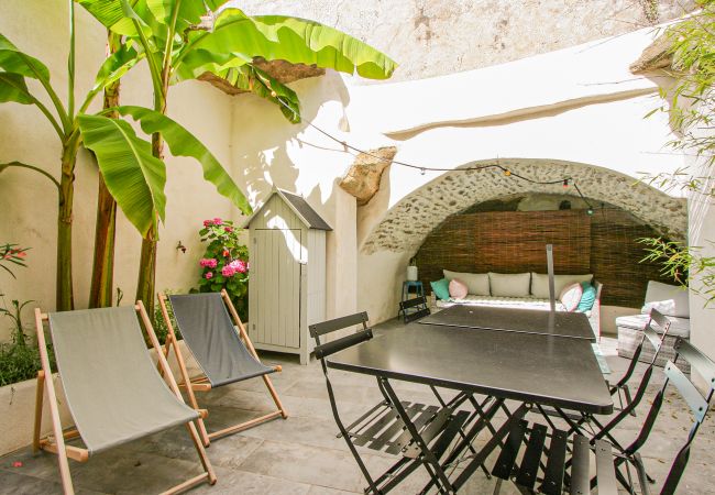  à Grignan - Location Maison de Village avec Terrasse – Grignan, Drôme Provençale