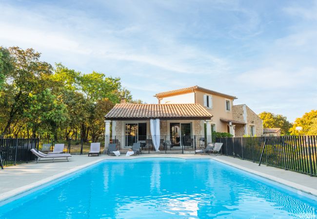 villa à Saint-Restitut - Maison à louer, en campagne, piscine privée au calme