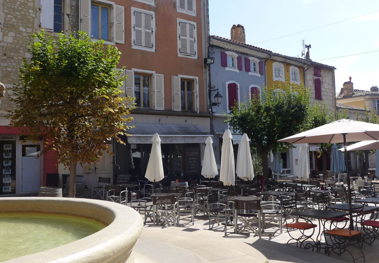 Villa à Saint-Restitut - Maison à louer, en campagne, piscine privée au calme