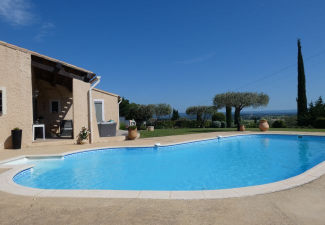 Villa à Rochegude - Villa familial avec piscine et jardin en Drôme Provençale Villa à Rochegude - Villa familial avec piscine et jardin en Drôme Provençale