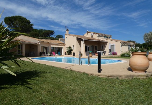 Villa à Rochegude - Villa familial avec piscine et jardin en Drôme Provençale Villa à Rochegude - Villa familial avec piscine et jardin en Drôme Provençale
